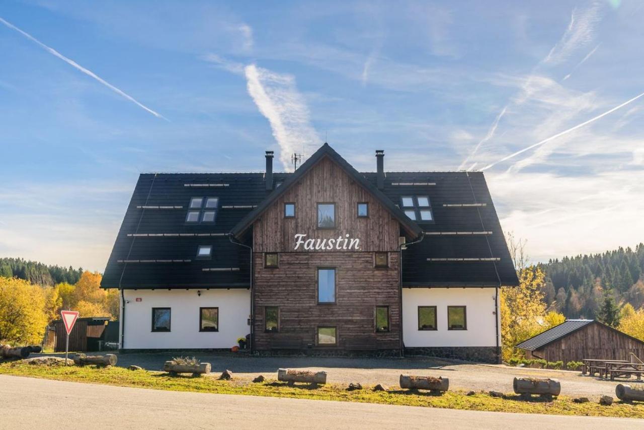 Apartmany Faustin クヴィルダ エクステリア 写真